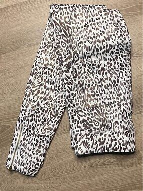 Anna & Ava Ankle Leggings – White with Brown Metallic Cheetah Print – Zip Hem –